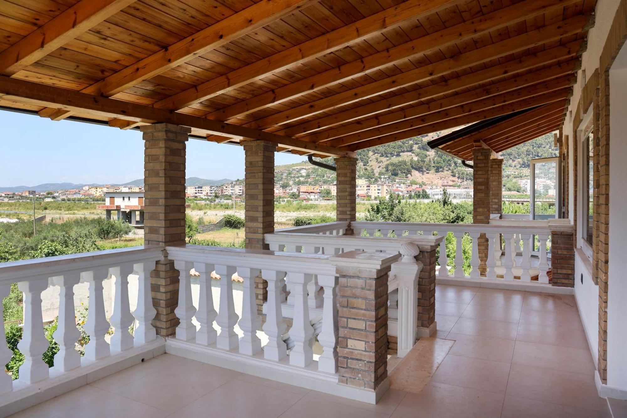 Villa Lejzo - Swimming Pool Берат Екстериор снимка