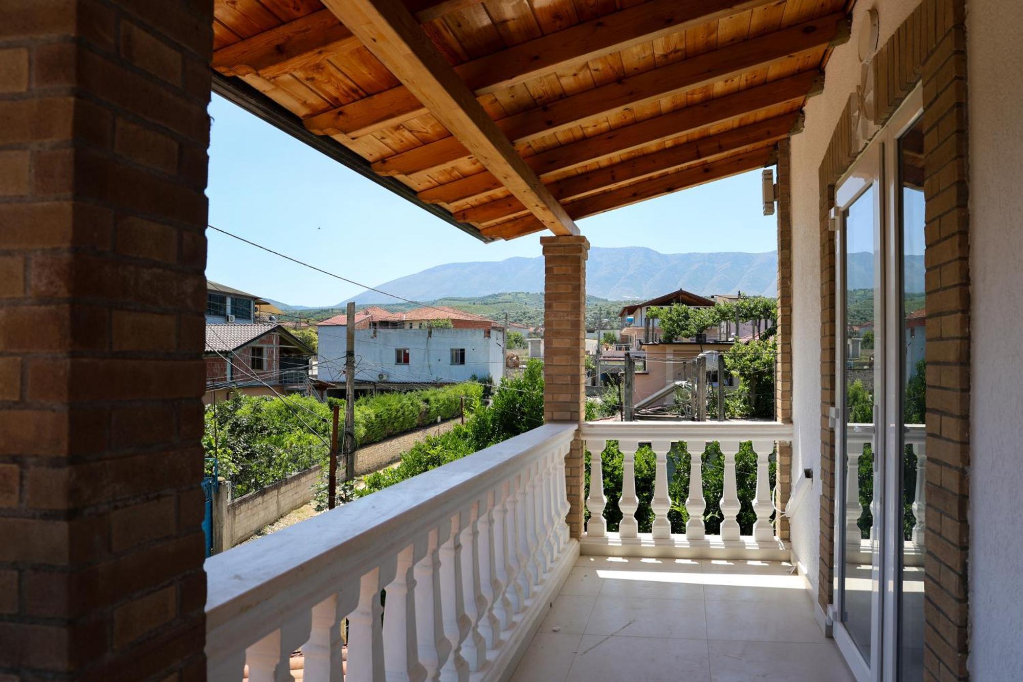 Villa Lejzo - Swimming Pool Берат Екстериор снимка