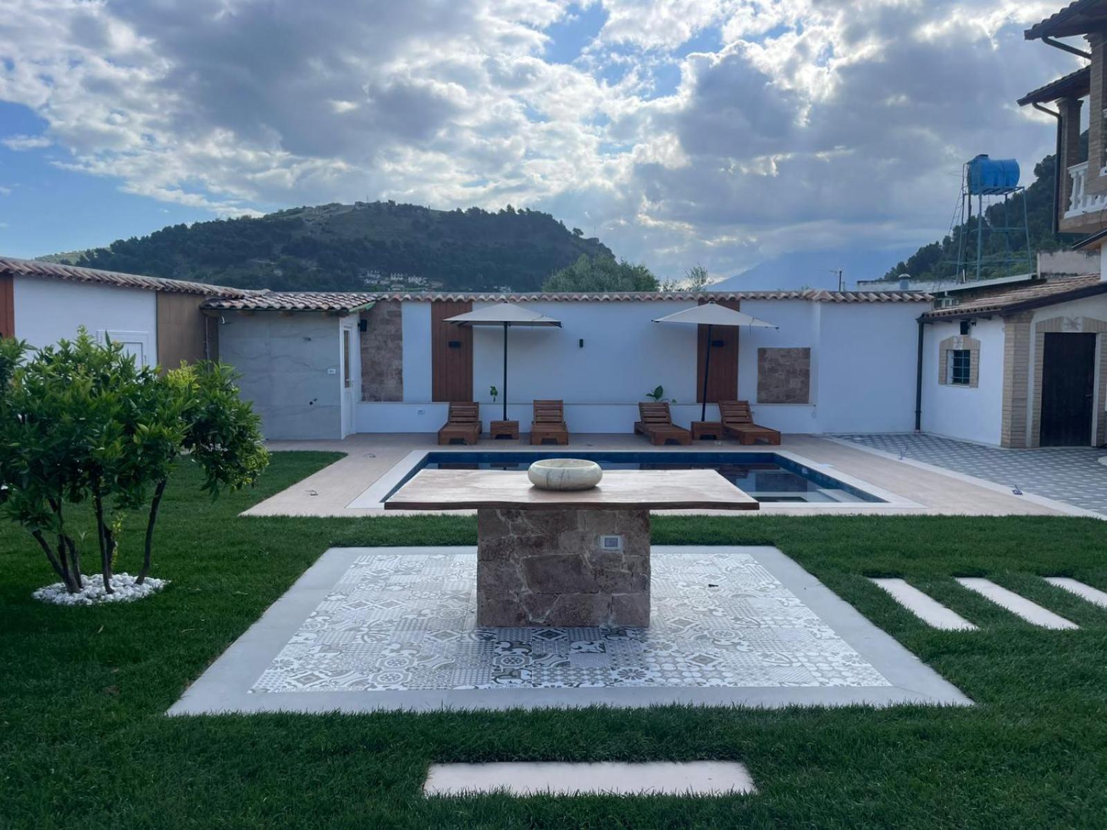 Villa Lejzo - Swimming Pool Берат Екстериор снимка